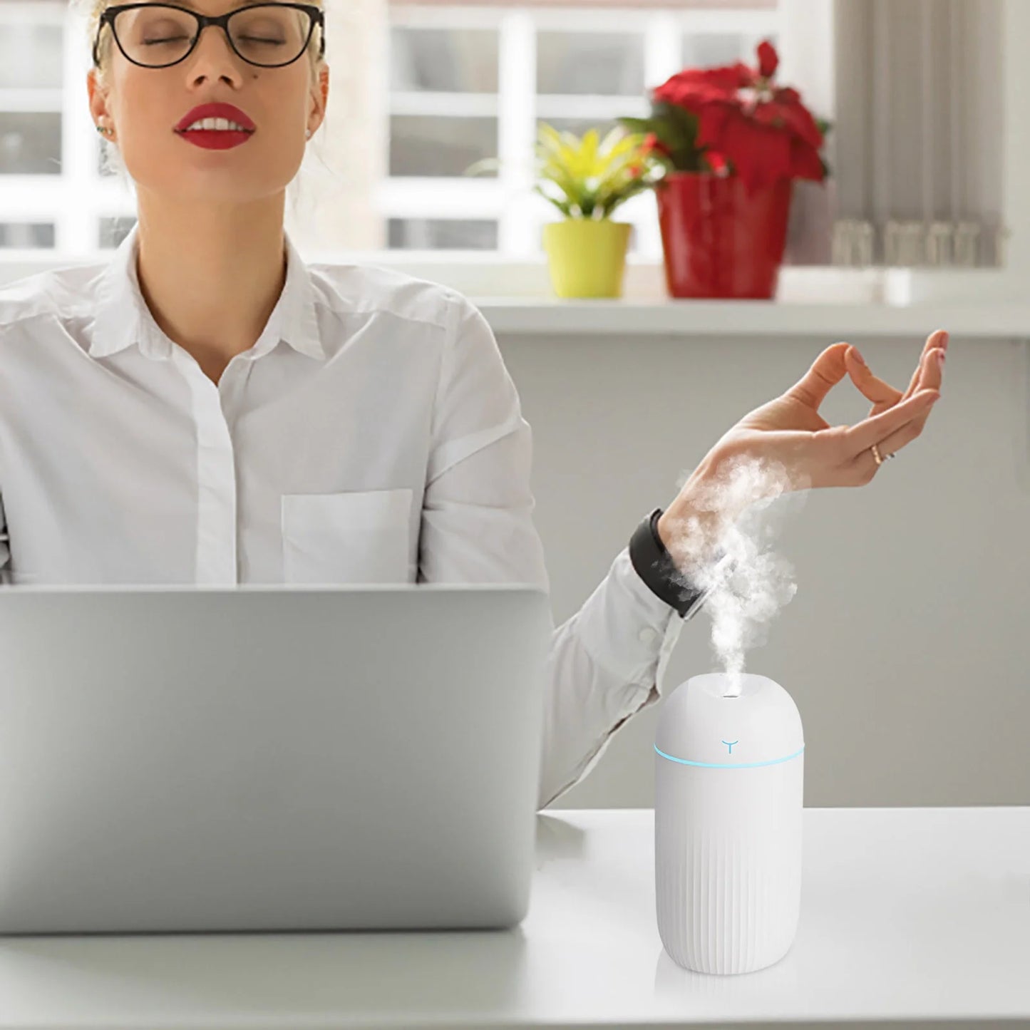 Portable Car Humidifier Large Capacity Humidifier Mini Car Home Desktop Small Portable Water Supply, Gift